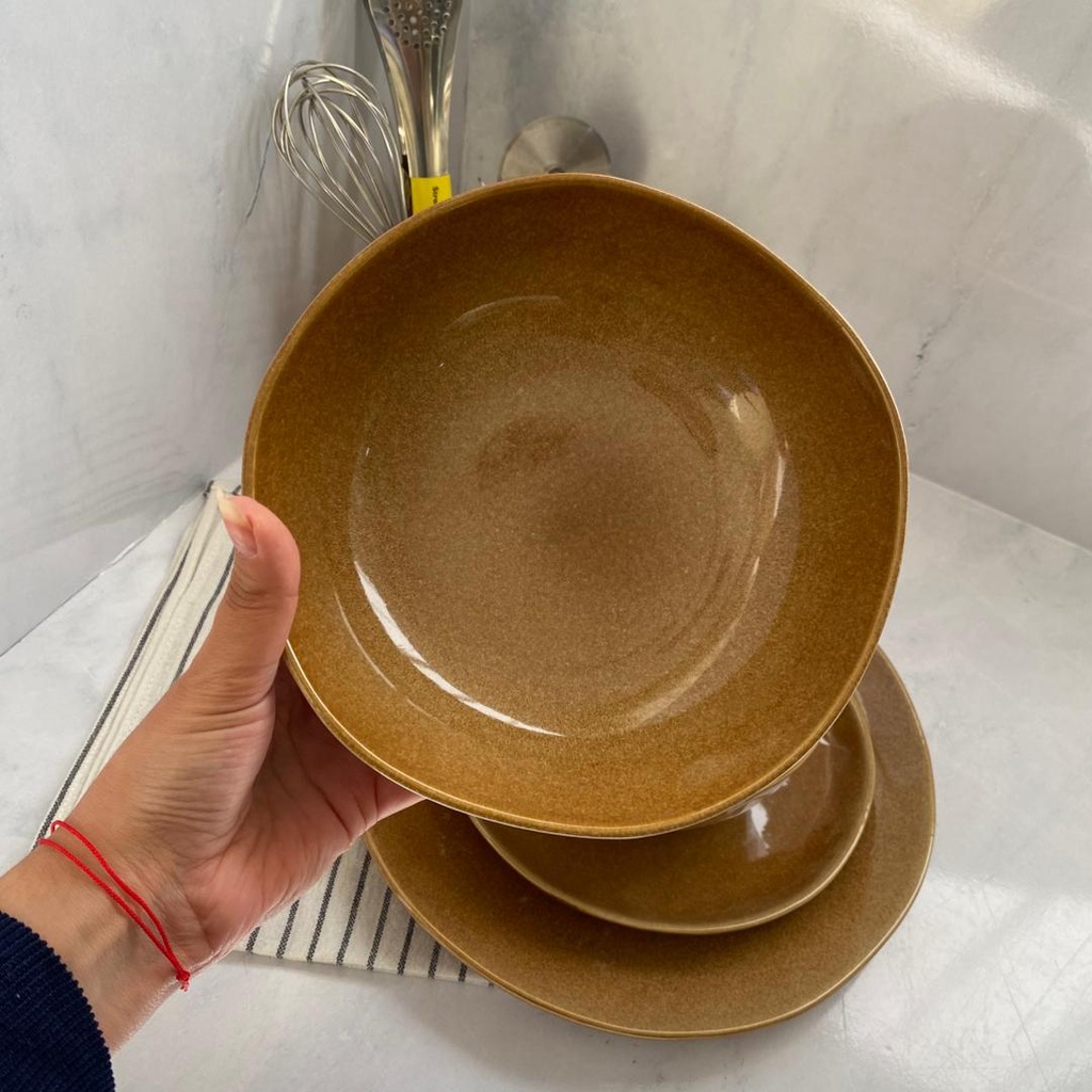 SERVICE A TABLE MARRON