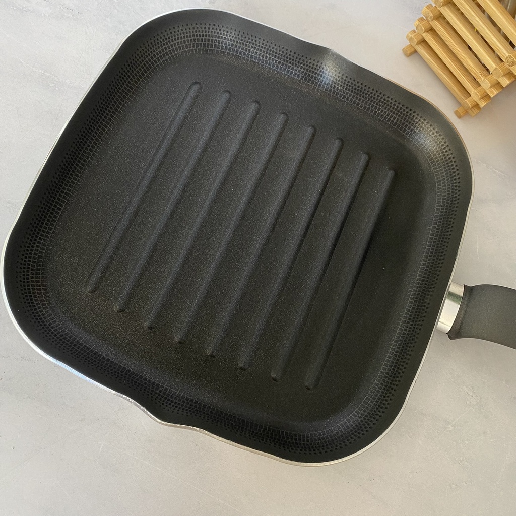 The Wall Poele A Grille 28X28Cm Silver