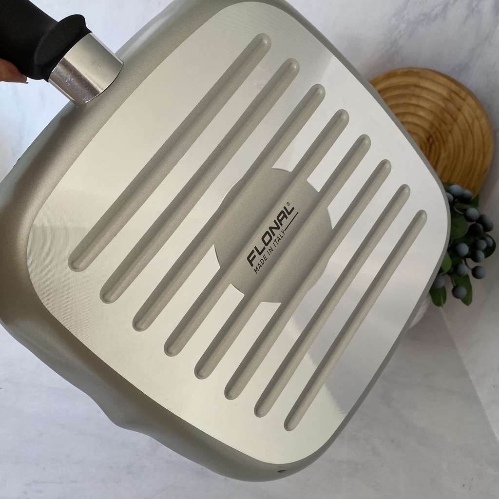 The Wall Poele A Grille 28X28Cm Silver