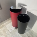 Poubelle à pédale Jobs30 L à fermeture douce – rouge mat