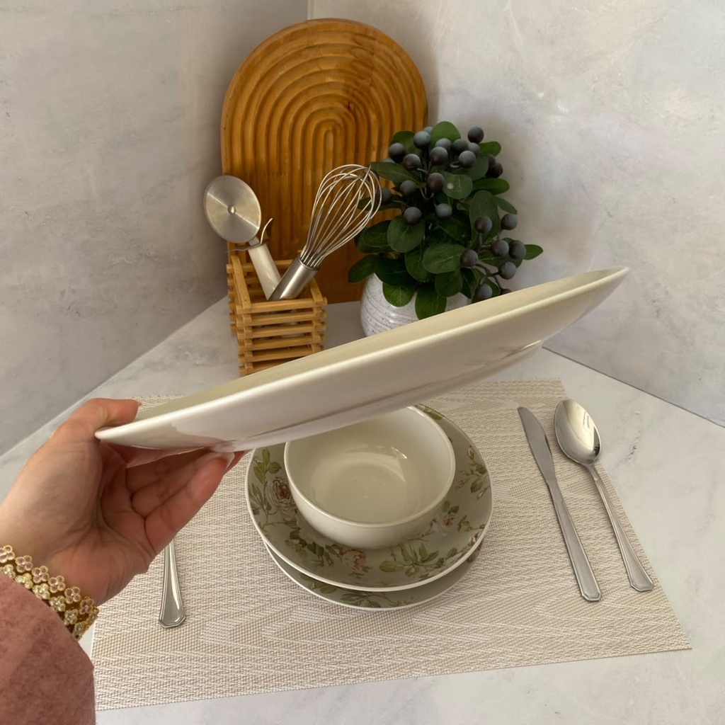 Service A Table 24 Pieces Vintage