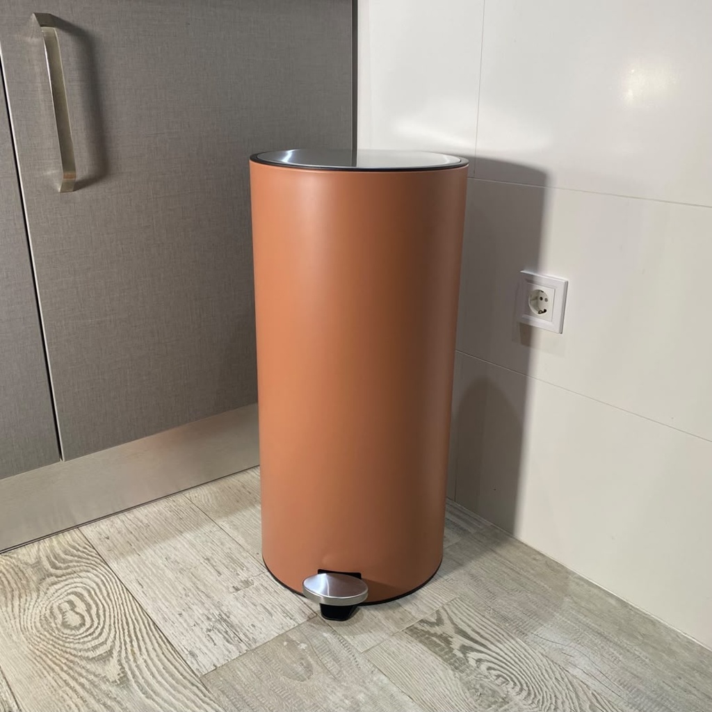 Poubelle à pédale Jobs 30 L à fermeture douce – orange mat