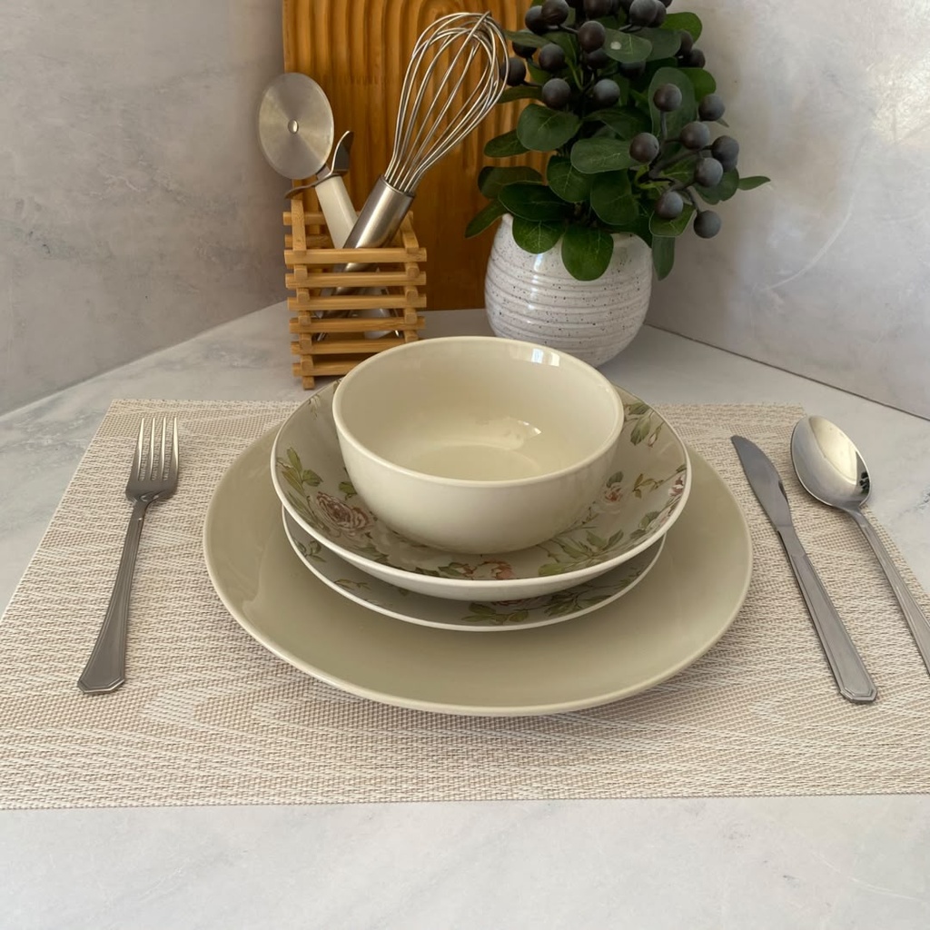 Service A Table 24 Pieces Vintage